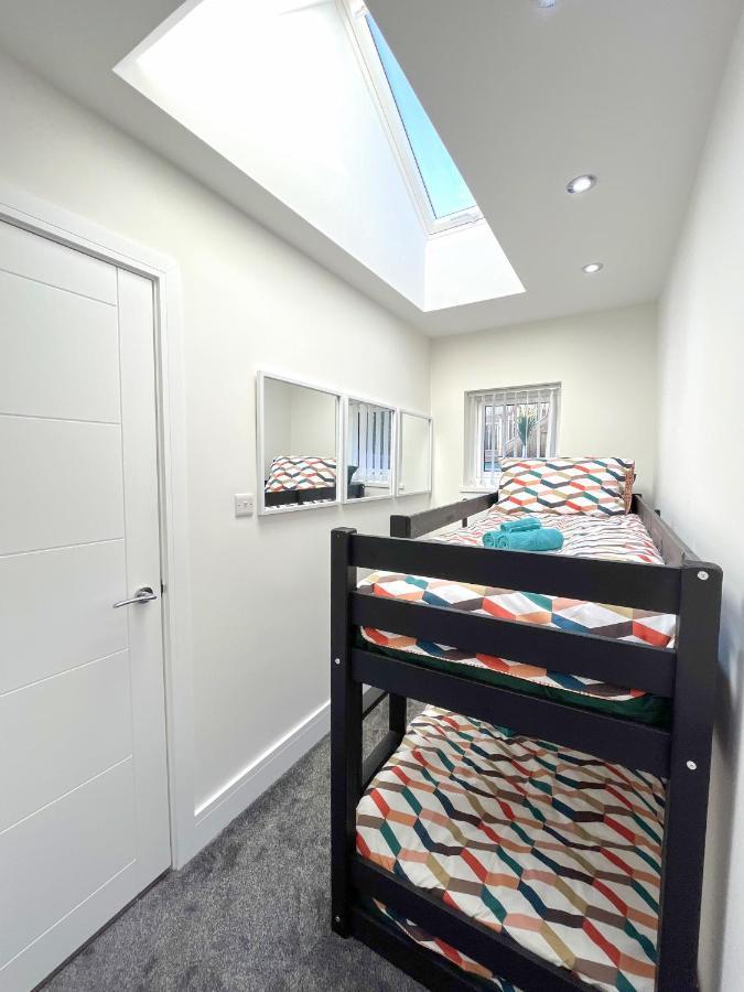 Luxury Property With Hot Tub And Sea Views Oystermouth Exterior foto