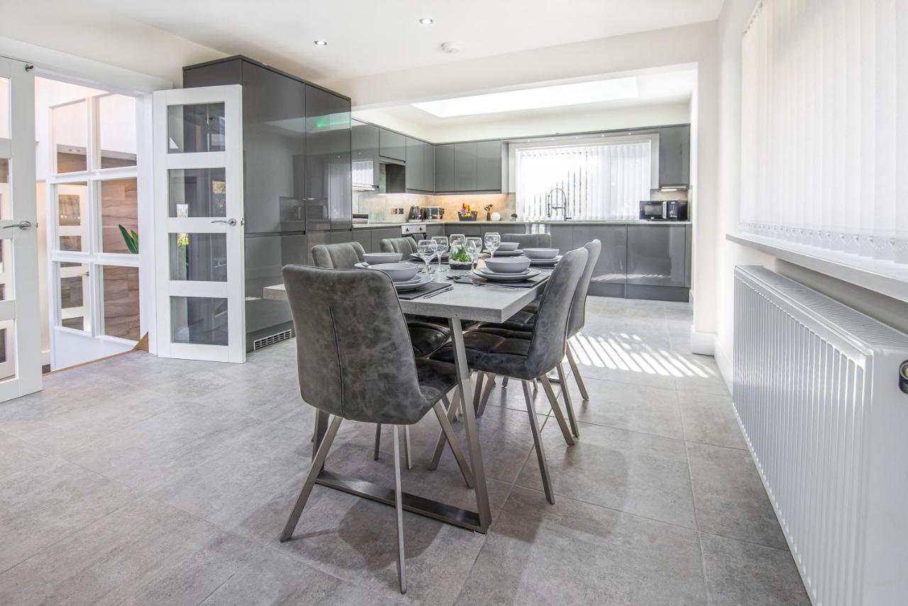 Luxury Property With Hot Tub And Sea Views Oystermouth Exterior foto