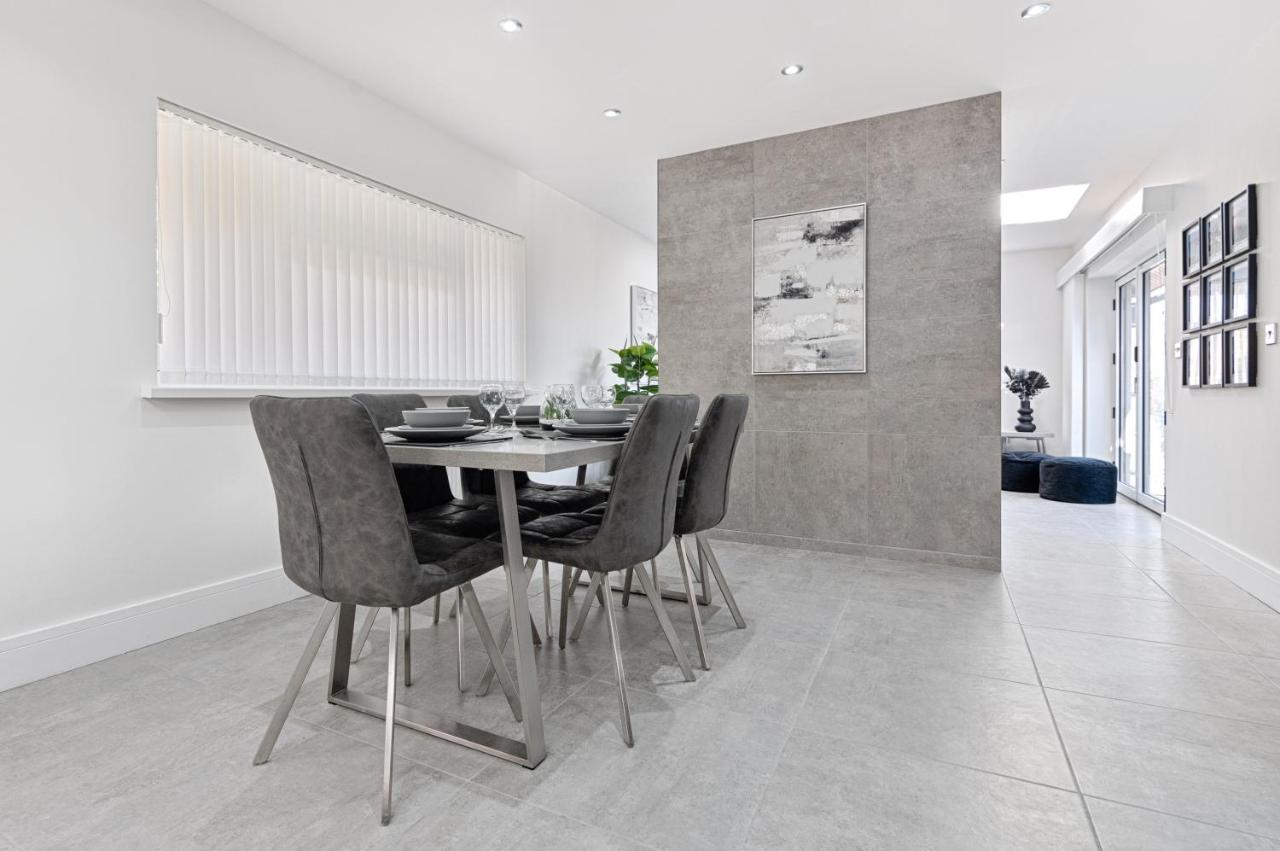 Luxury Property With Hot Tub And Sea Views Oystermouth Exterior foto
