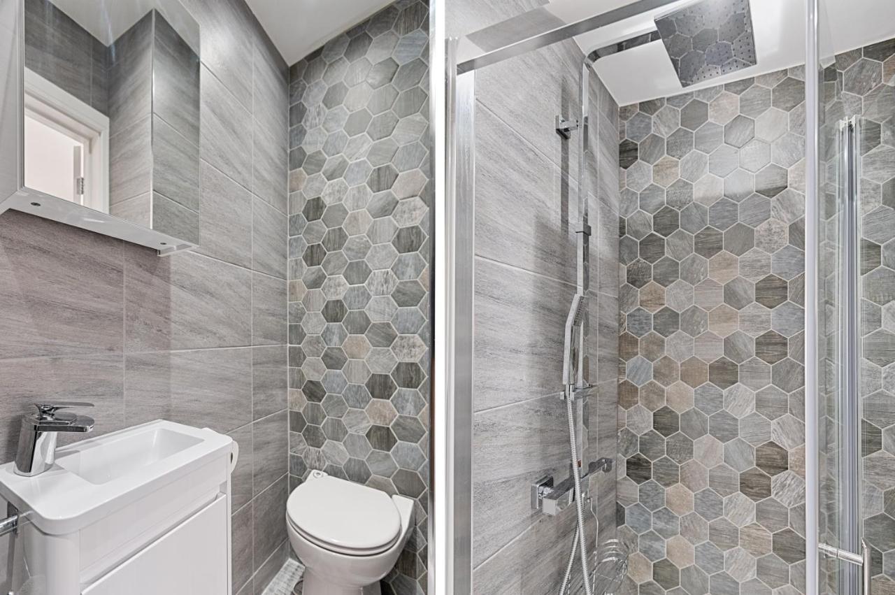 Luxury Property With Hot Tub And Sea Views Oystermouth Exterior foto