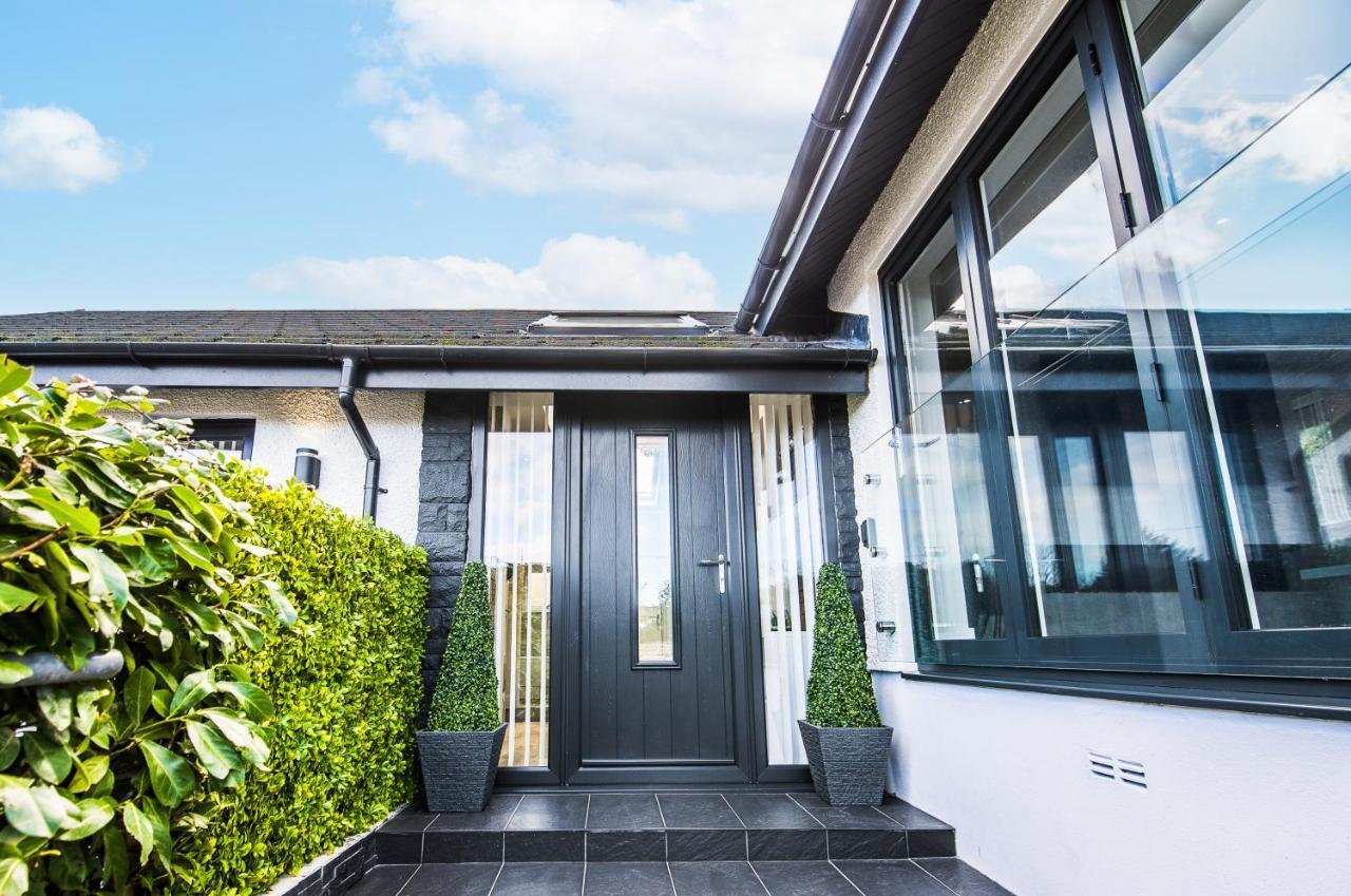 Luxury Property With Hot Tub And Sea Views Oystermouth Exterior foto