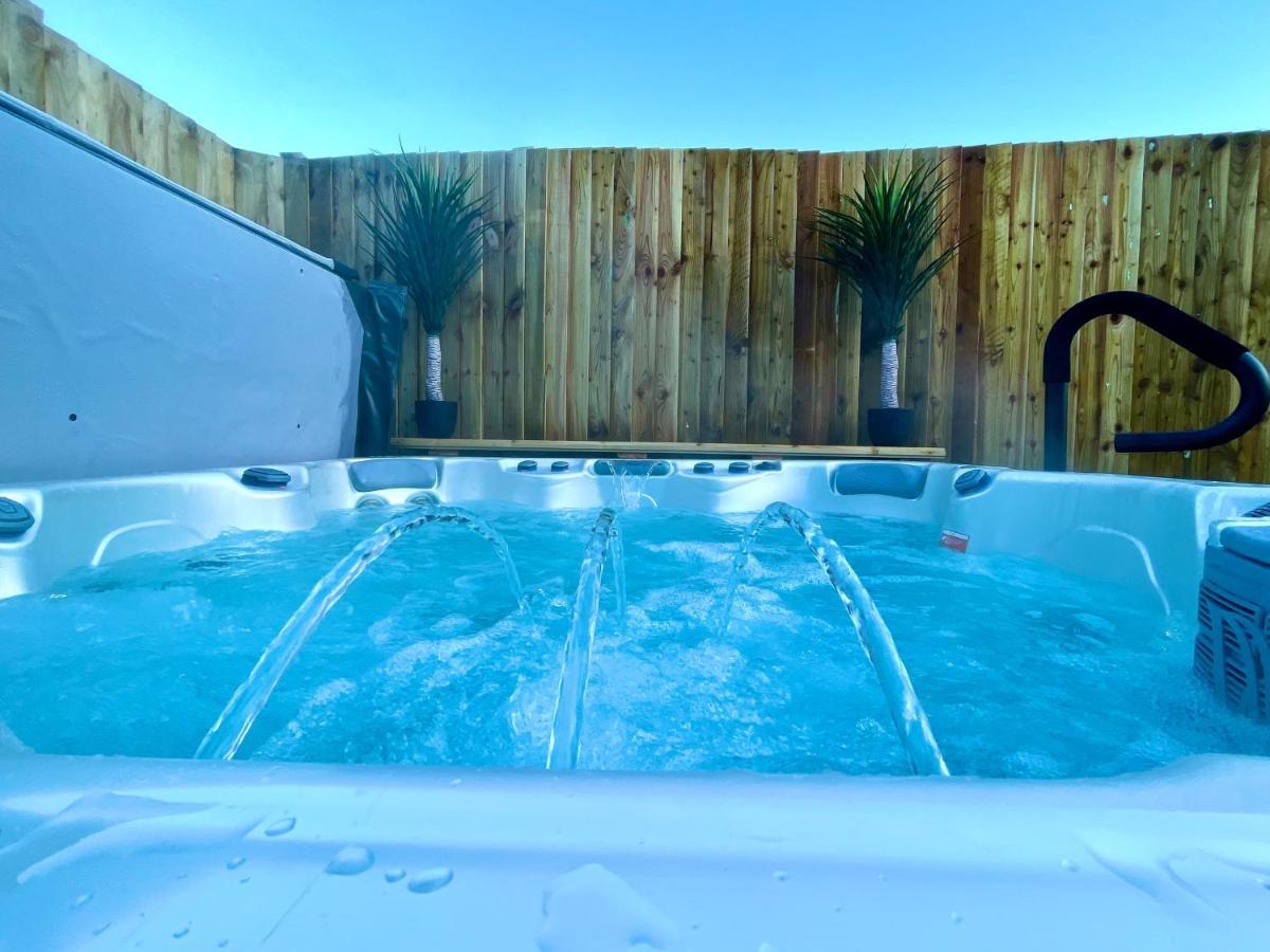 Luxury Property With Hot Tub And Sea Views Oystermouth Exterior foto