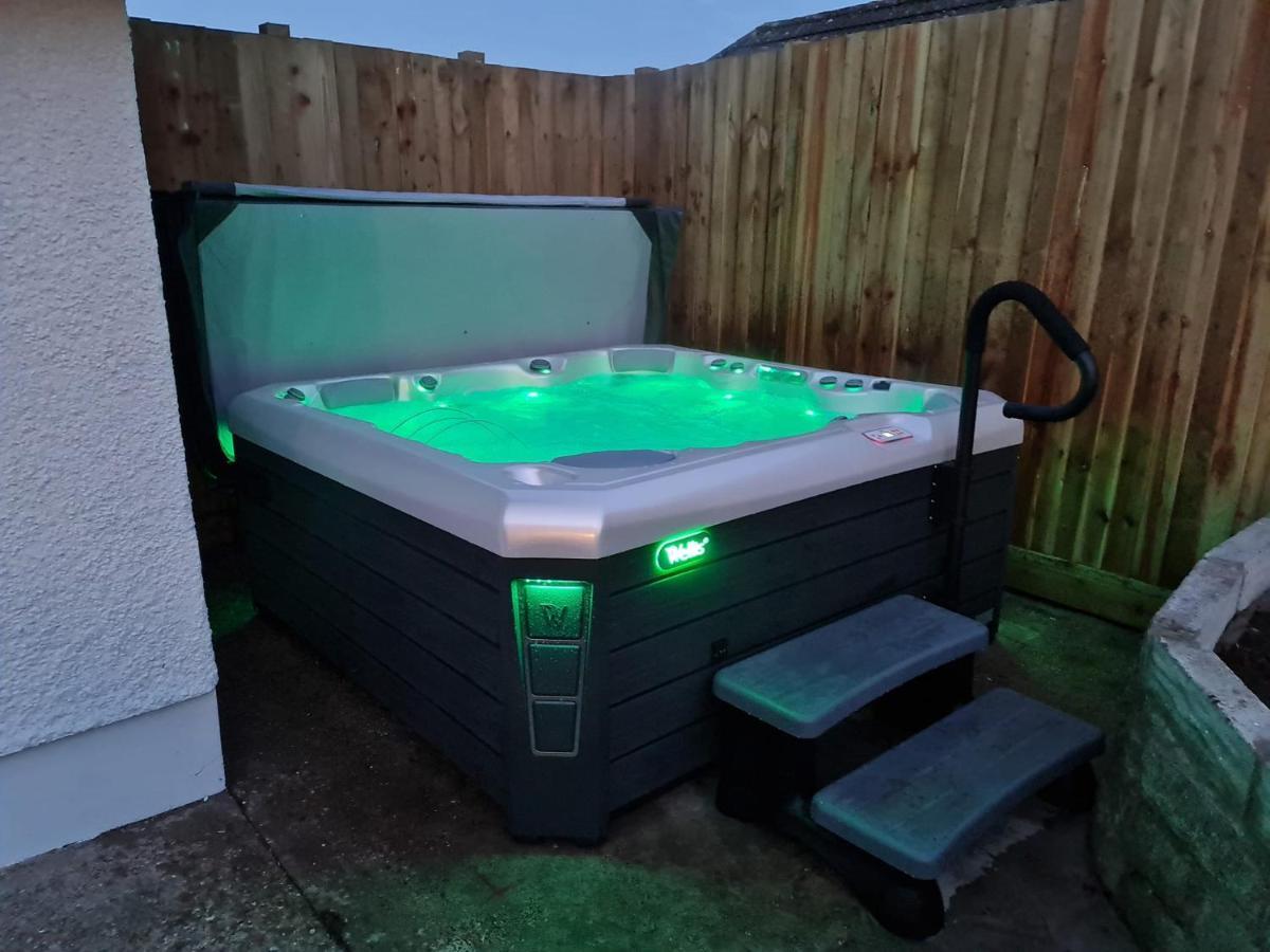 Luxury Property With Hot Tub And Sea Views Oystermouth Exterior foto
