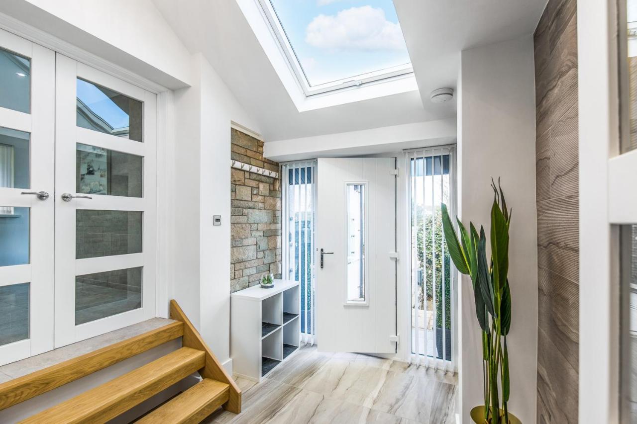 Luxury Property With Hot Tub And Sea Views Oystermouth Exterior foto