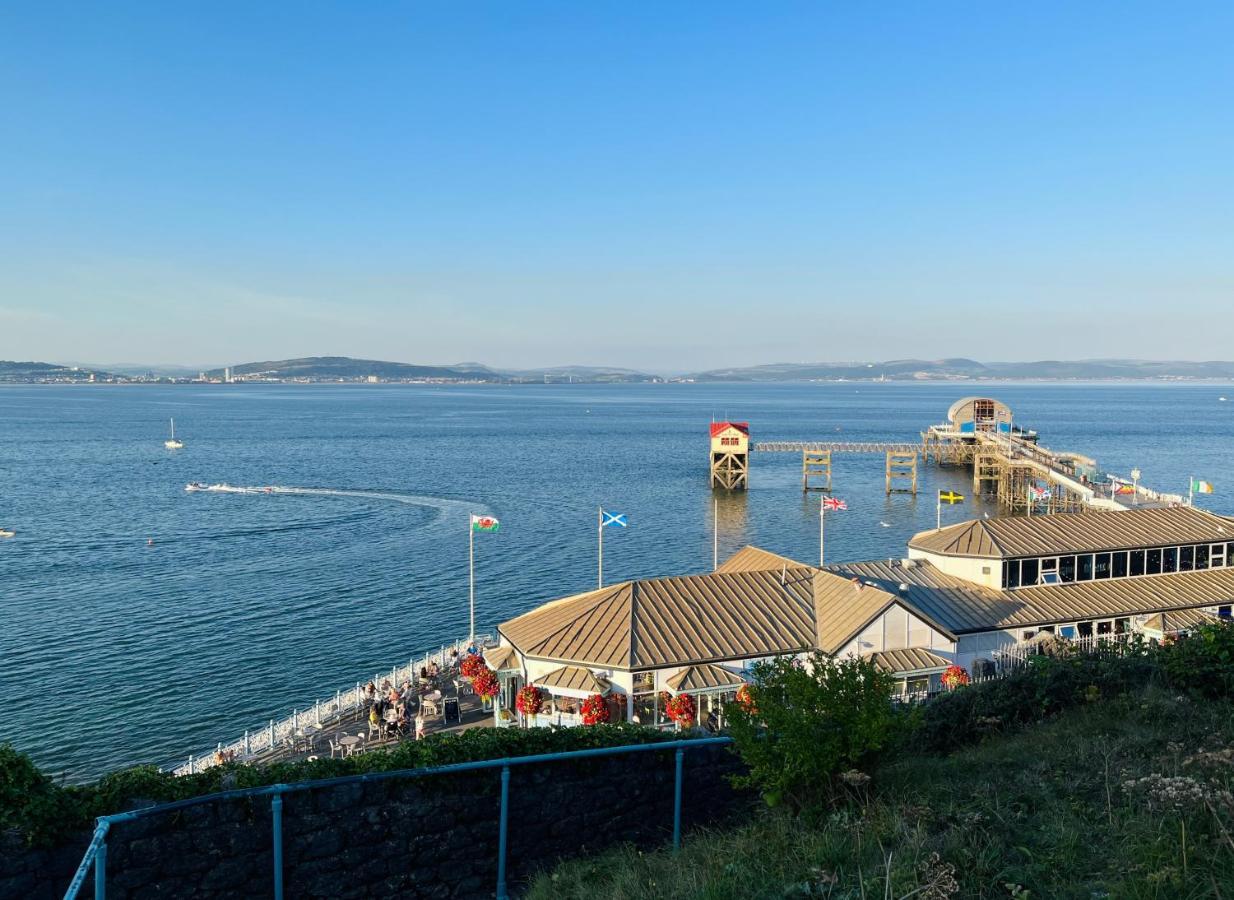 Luxury Property With Hot Tub And Sea Views Oystermouth Exterior foto