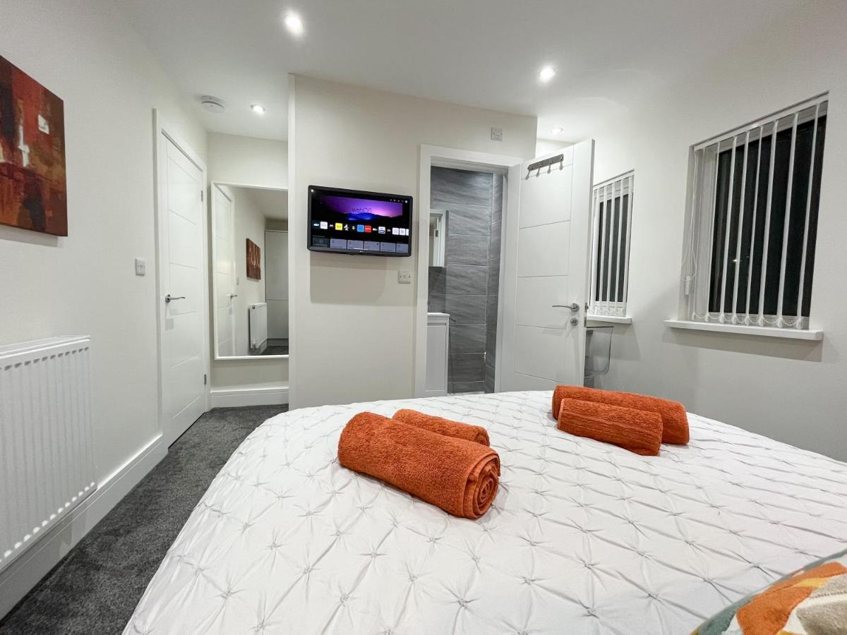 Luxury Property With Hot Tub And Sea Views Oystermouth Exterior foto