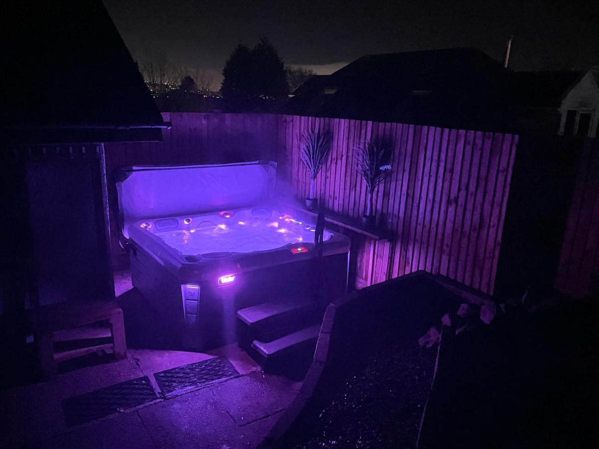Luxury Property With Hot Tub And Sea Views Oystermouth Exterior foto