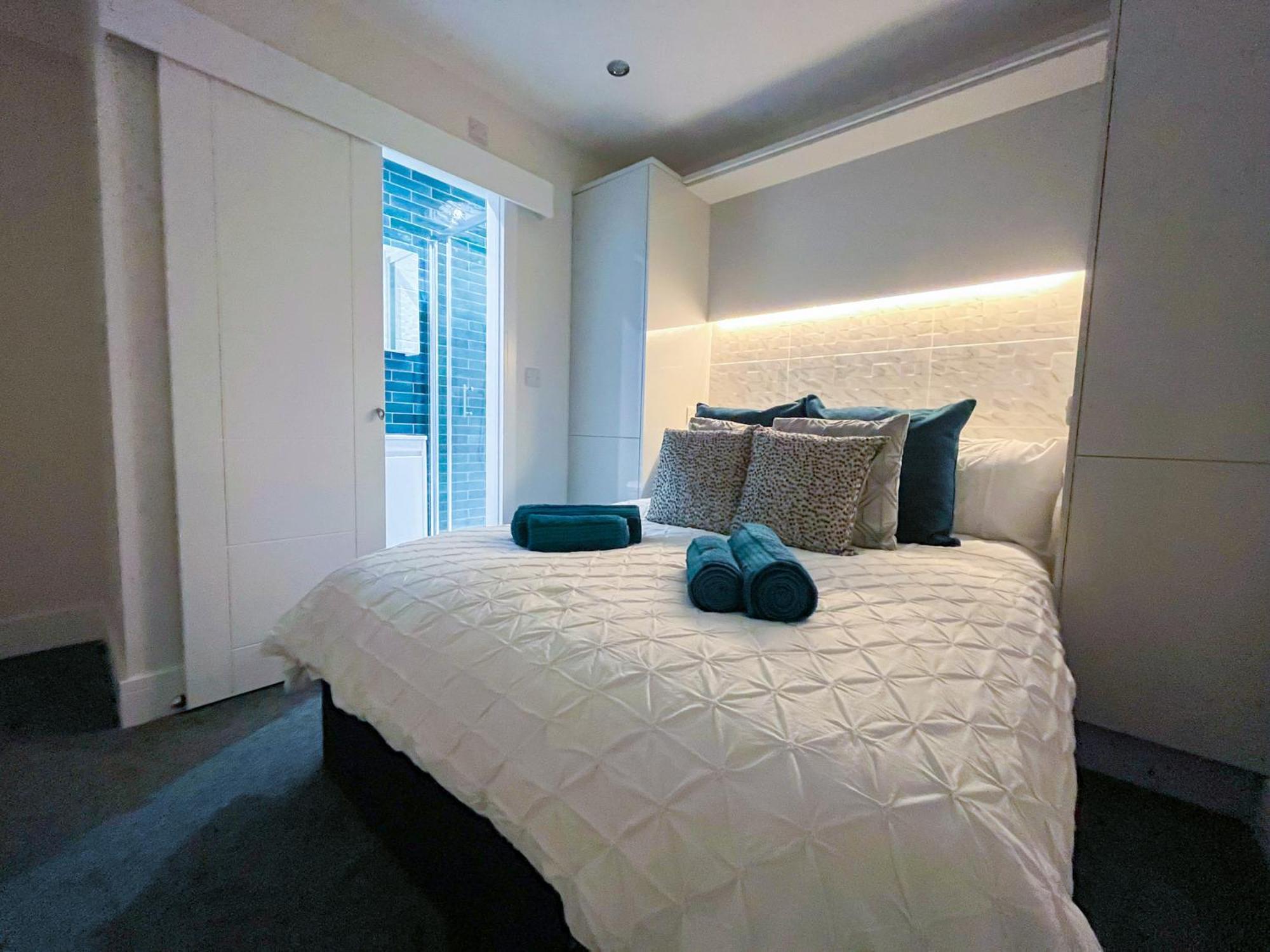 Luxury Property With Hot Tub And Sea Views Oystermouth Exterior foto