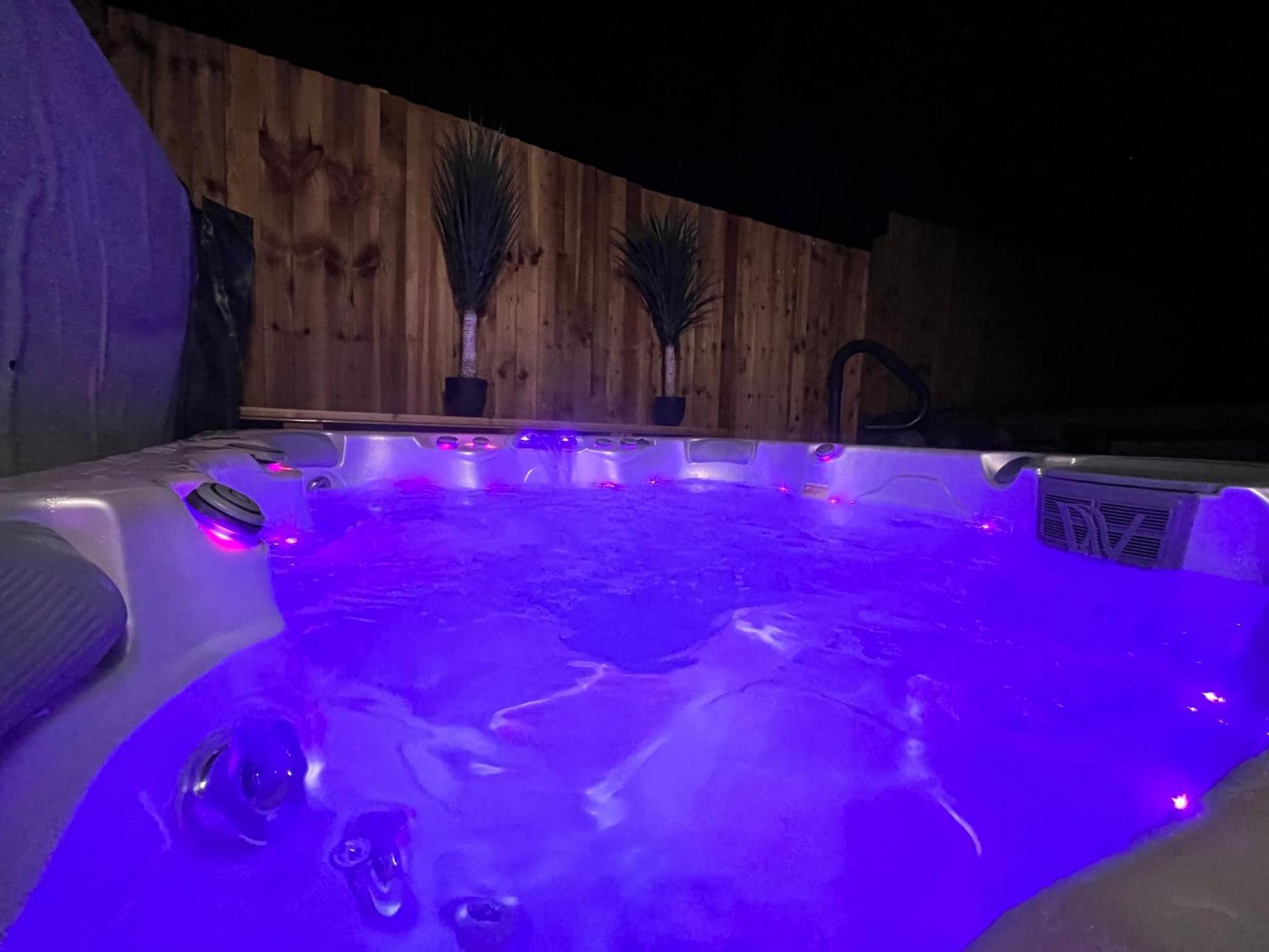 Luxury Property With Hot Tub And Sea Views Oystermouth Exterior foto